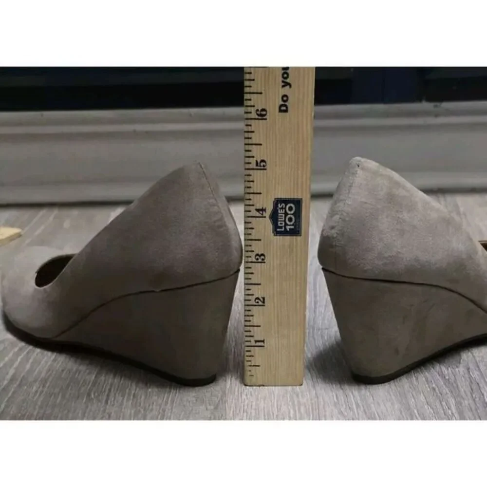 CL by Laundry Nima Taupe Wedge Pump Size 8M‎